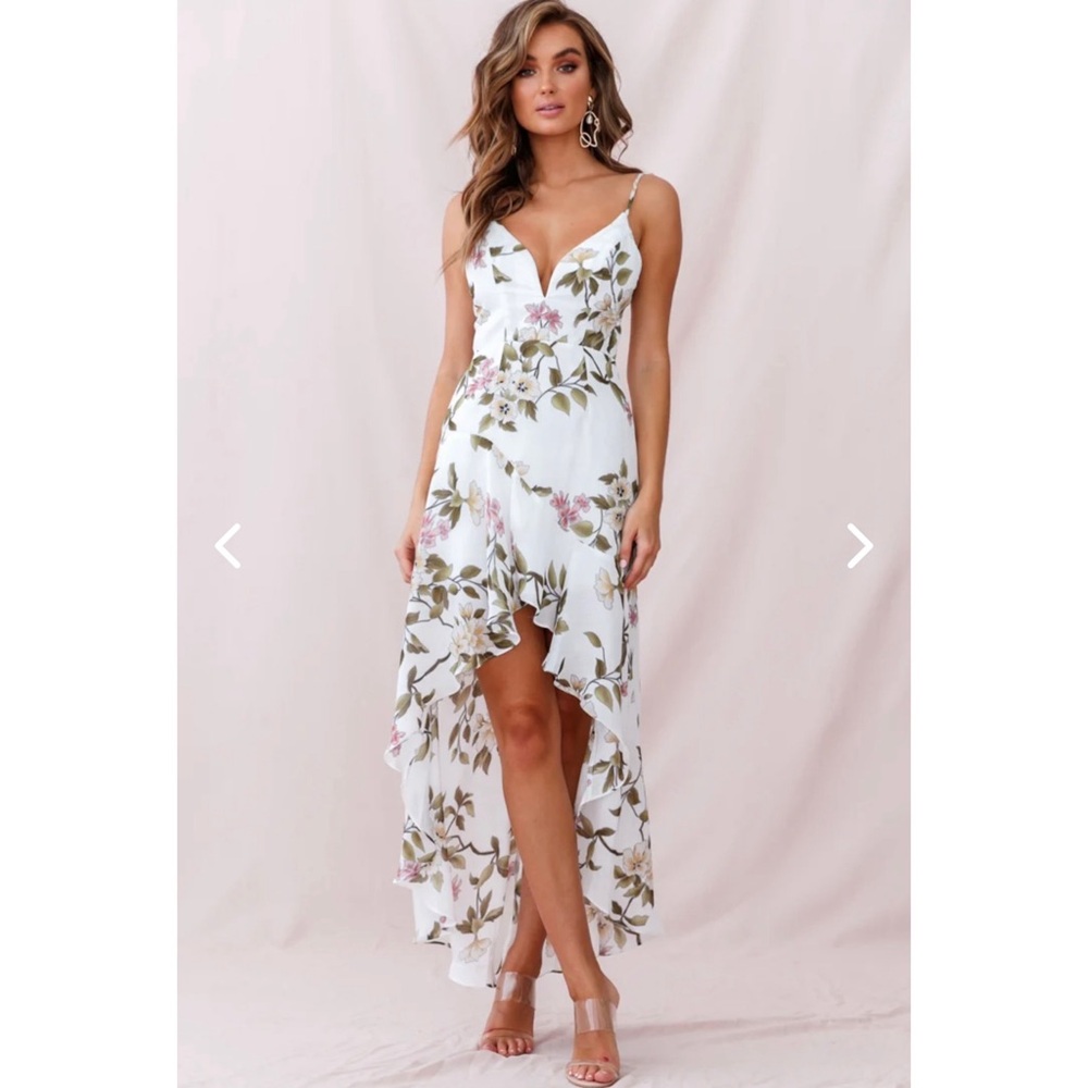 Selfie Leslie “Imelda” v-neck high-low hem dress, white floral, size small